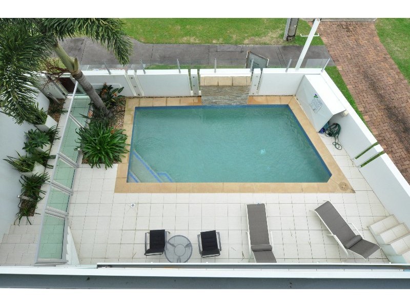 6/10 Oatland Esplanade, Runaway Bay QLD 4216