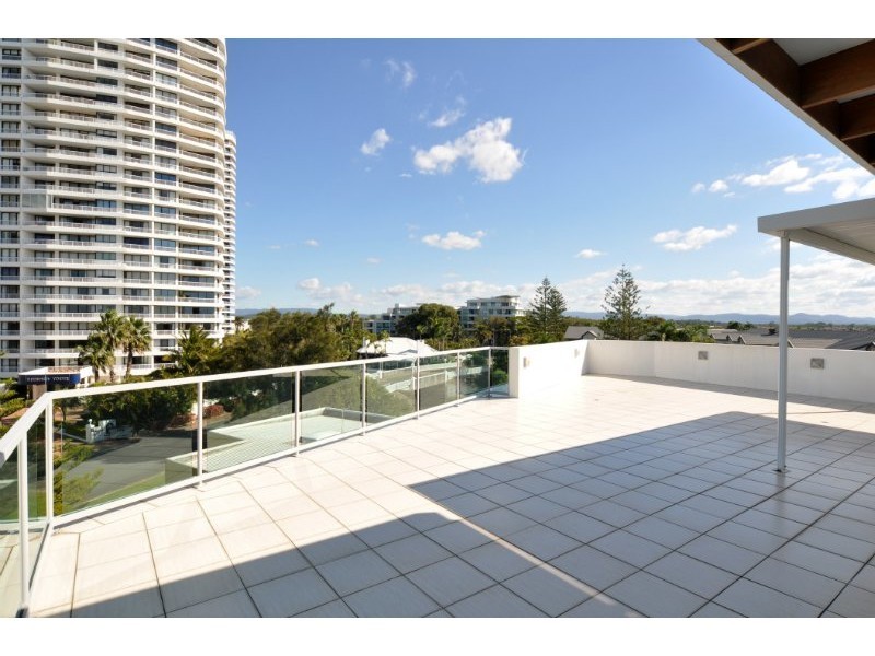 6/10 Oatland Esplanade, Runaway Bay QLD 4216