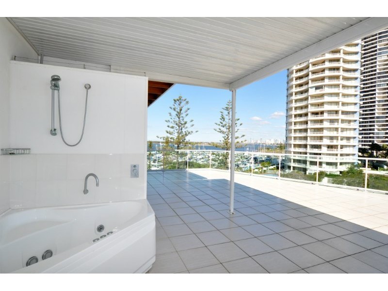 6/10 Oatland Esplanade, Runaway Bay QLD 4216