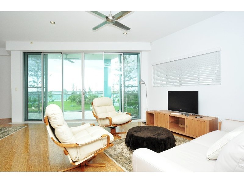 6/10 Oatland Esplanade, Runaway Bay QLD 4216