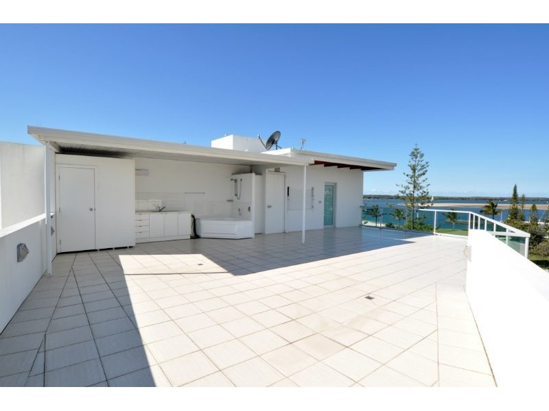 6/10 Oatland Esplanade, Runaway Bay QLD 4216