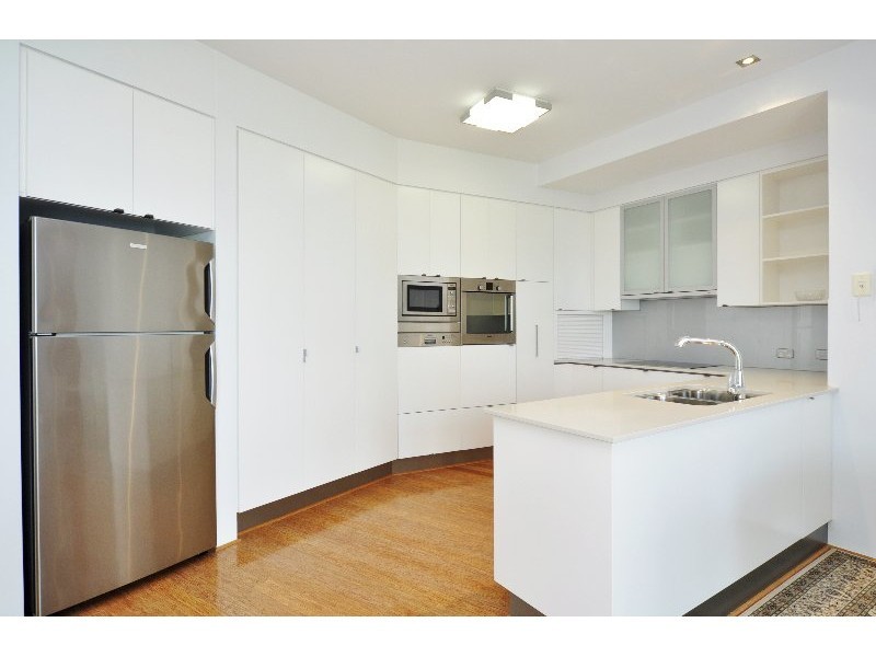 6/10 Oatland Esplanade, Runaway Bay QLD 4216