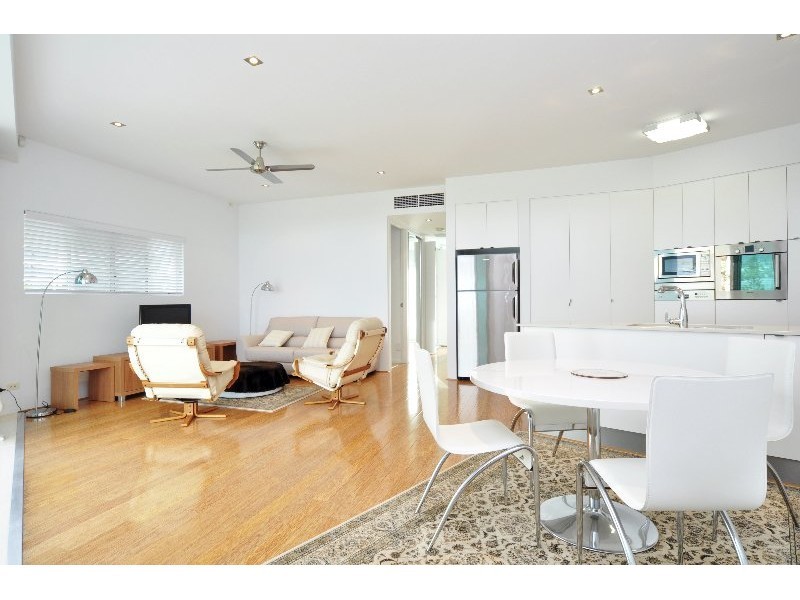 6/10 Oatland Esplanade, Runaway Bay QLD 4216