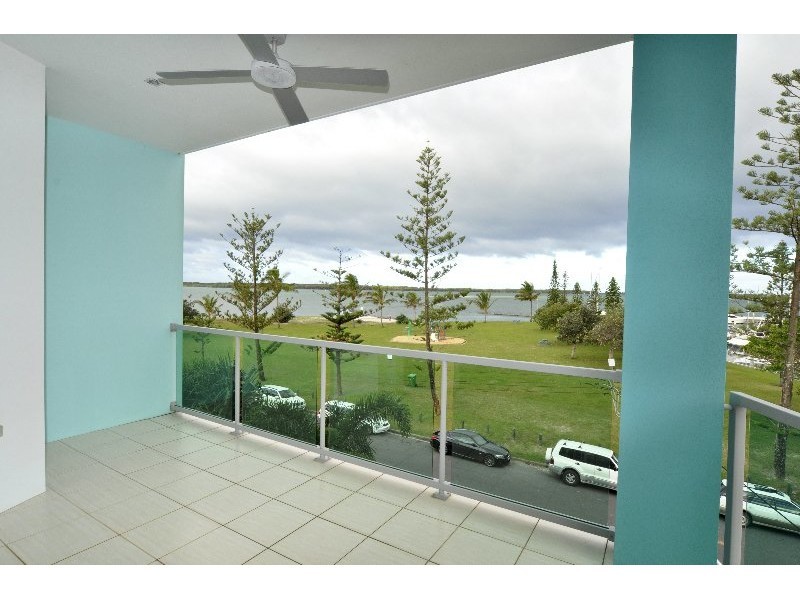 6/10 Oatland Esplanade, Runaway Bay QLD 4216