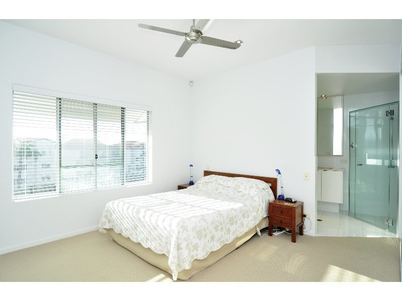 6/10 Oatland Esplanade, Runaway Bay QLD 4216