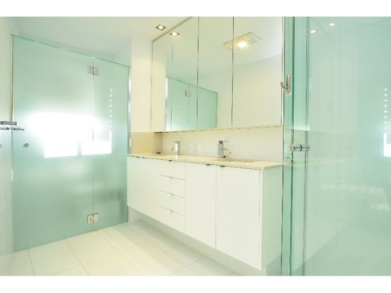 6/10 Oatland Esplanade, Runaway Bay QLD 4216