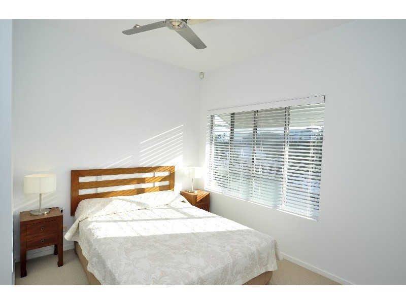 6/10 Oatland Esplanade, Runaway Bay QLD 4216