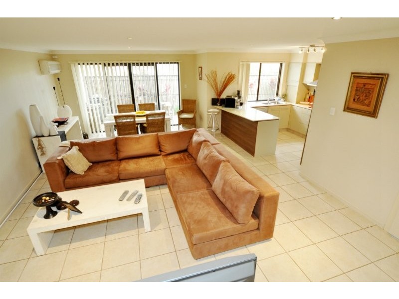 1/368 Pine Ridge Road, Coombabah QLD 4216