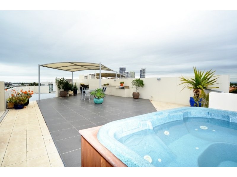 7/16-18 Canal Avenue, Runaway Bay QLD 4216