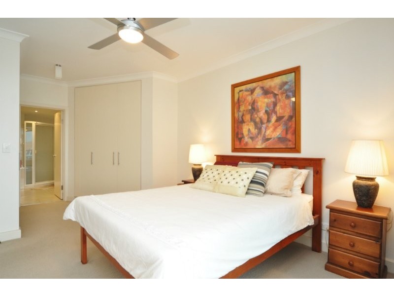 7/16-18 Canal Avenue, Runaway Bay QLD 4216