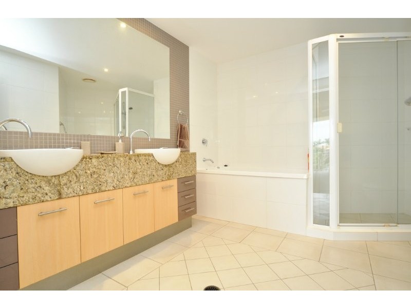 7/16-18 Canal Avenue, Runaway Bay QLD 4216
