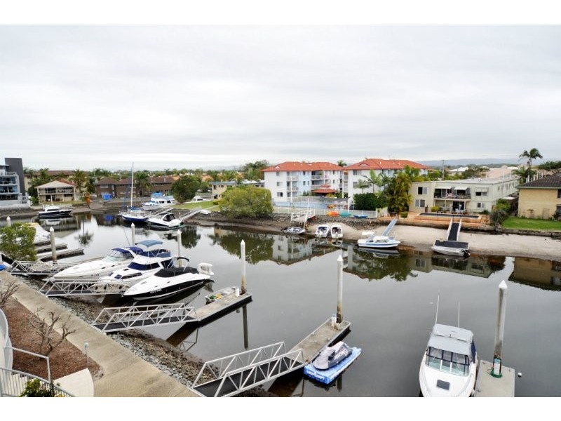 7/16-18 Canal Avenue, Runaway Bay QLD 4216