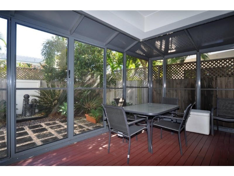 2/44 Bayview Street, Runaway Bay QLD 4216