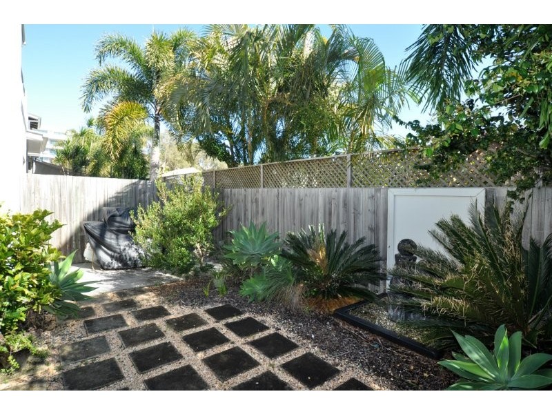 2/44 Bayview Street, Runaway Bay QLD 4216