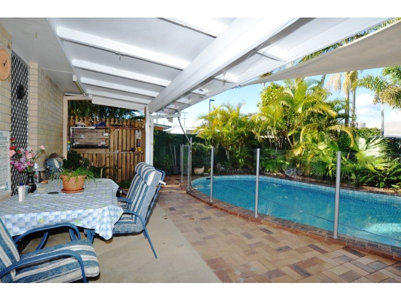 6 Okinya Street, Biggera Waters QLD 4216
