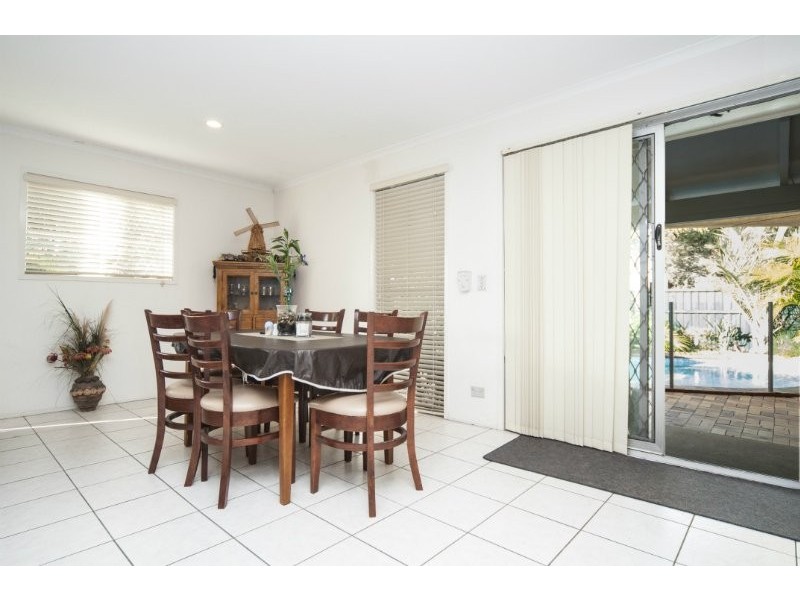 6 Okinya Street, Biggera Waters QLD 4216