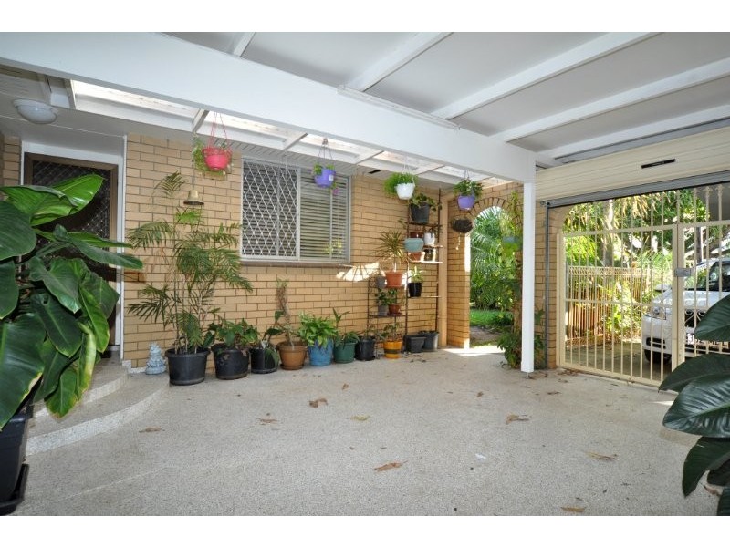 6 Okinya Street, Biggera Waters QLD 4216