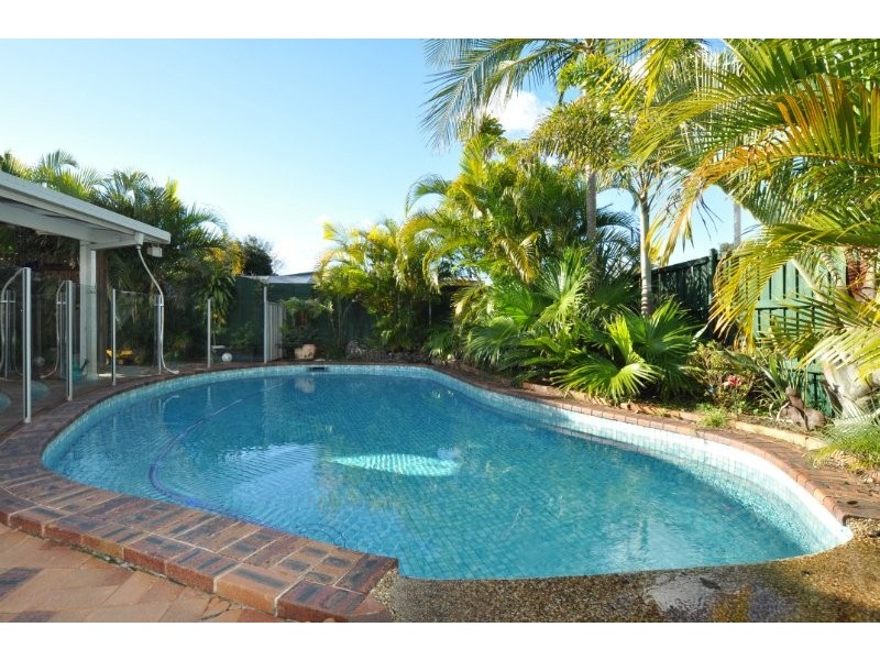 6 Okinya Street, Biggera Waters QLD 4216