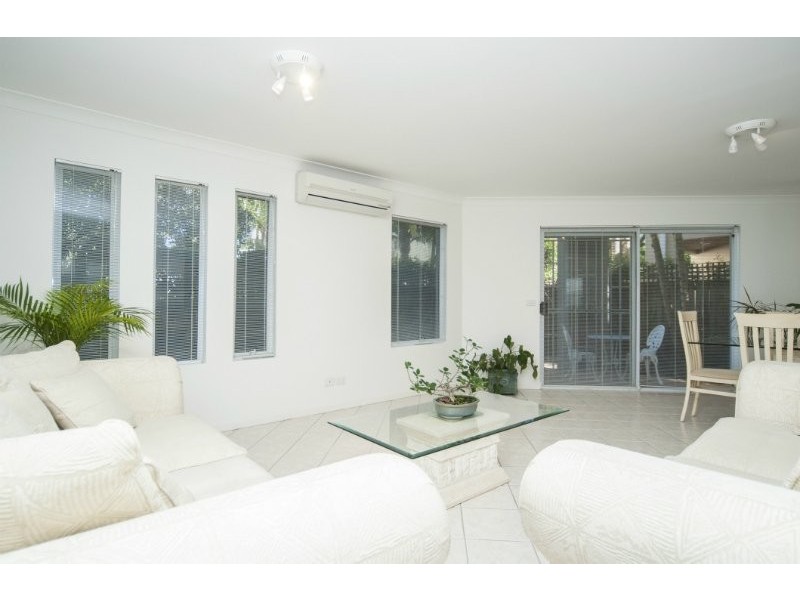 4/17 Thelma Avenue, Biggera Waters QLD 4216