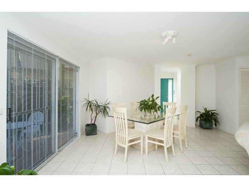 4/17 Thelma Avenue, Biggera Waters QLD 4216