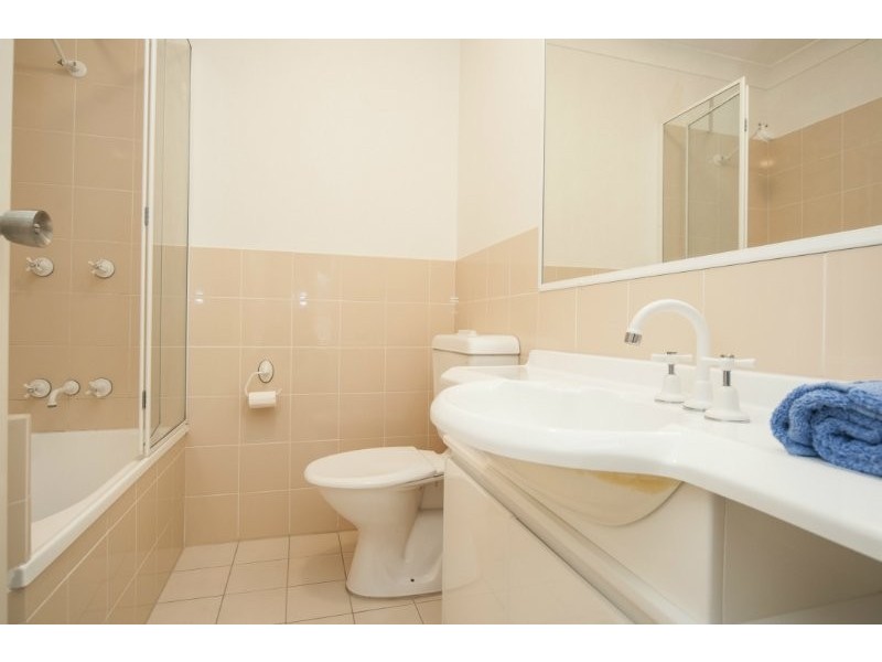 4/17 Thelma Avenue, Biggera Waters QLD 4216