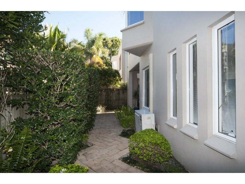 4/17 Thelma Avenue, Biggera Waters QLD 4216