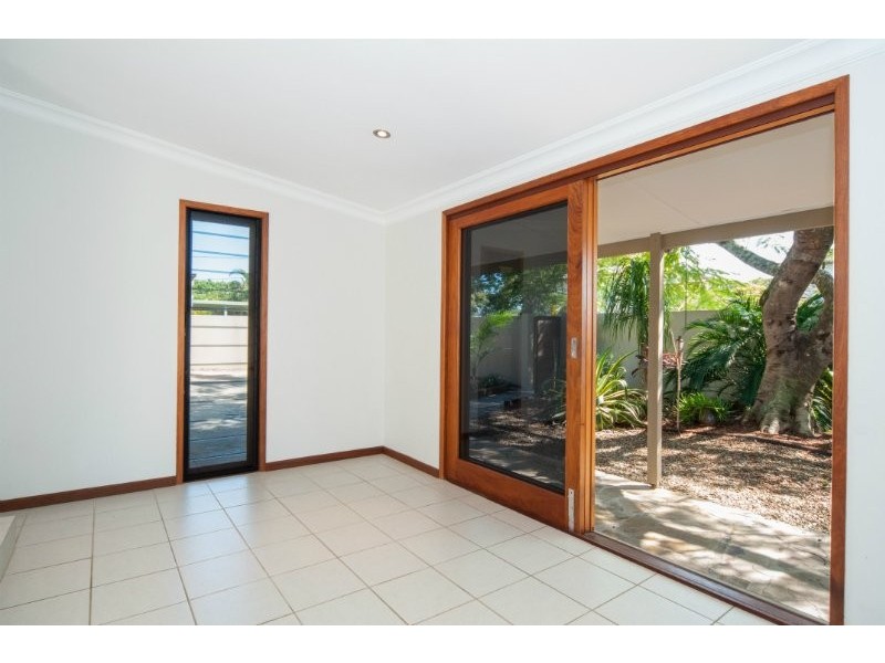 8 Amaroo Street, Biggera Waters QLD 4216