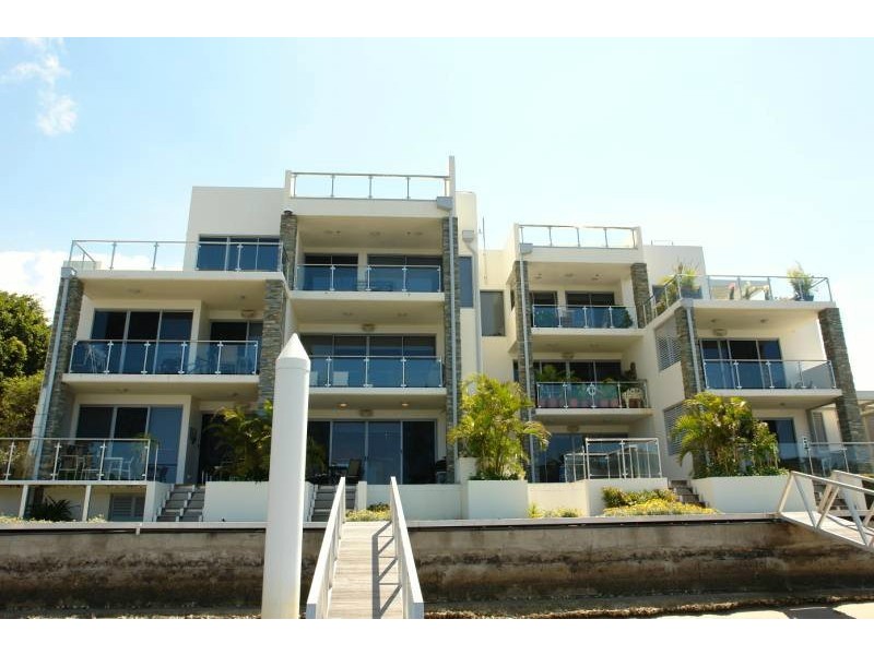 2/27 Madang Crescent, Runaway Bay QLD 4216