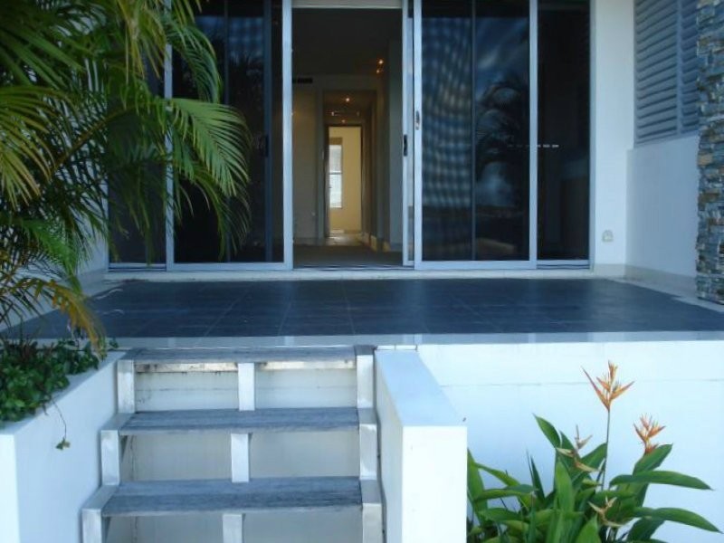 2/27 Madang Crescent, Runaway Bay QLD 4216