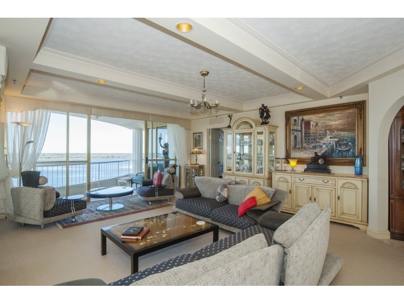 21/19 Oatland Esplanade, Runaway Bay QLD 4216