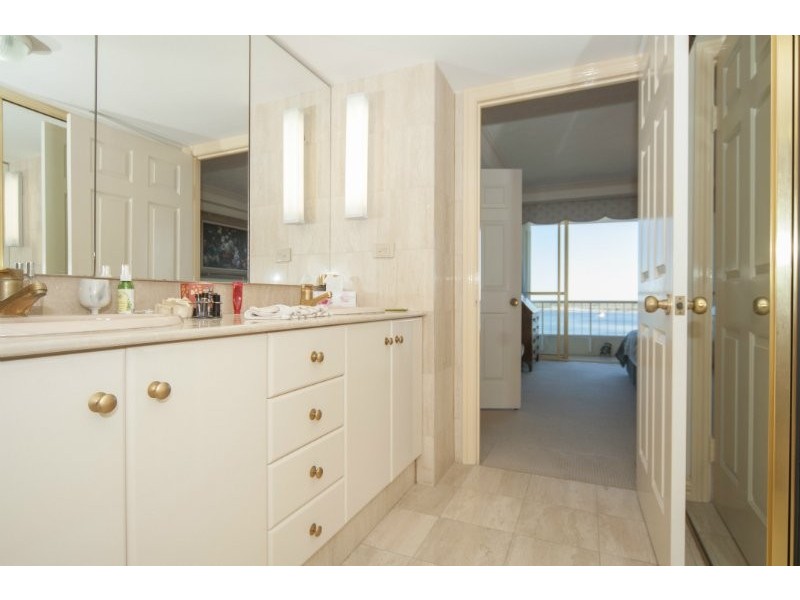 21/19 Oatland Esplanade, Runaway Bay QLD 4216