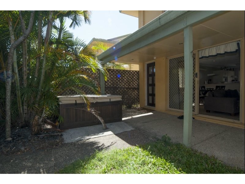 18/469 Pine Ridge Road, Runaway Bay QLD 4216