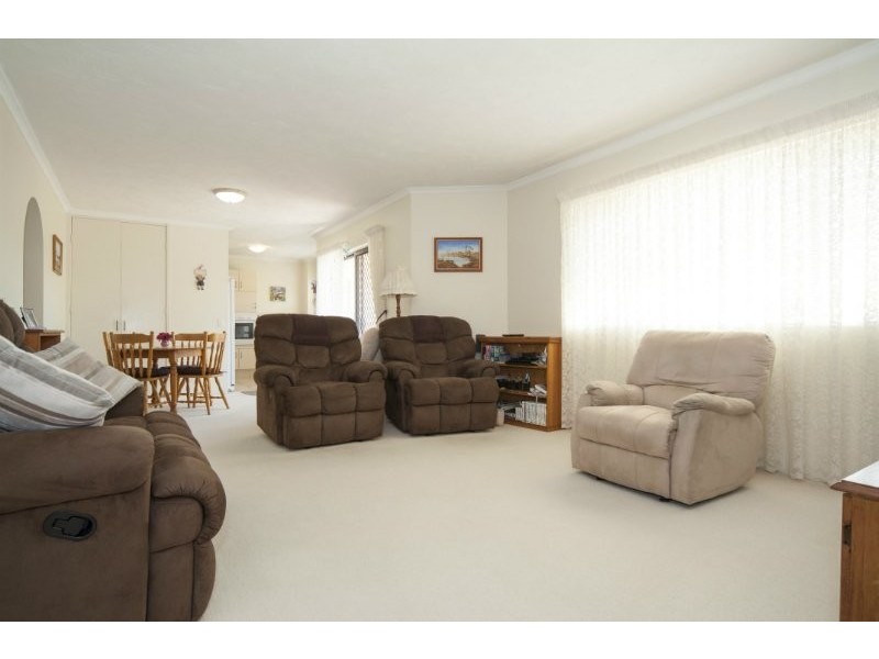 2/8 Oleander Avenue, Biggera Waters QLD 4216