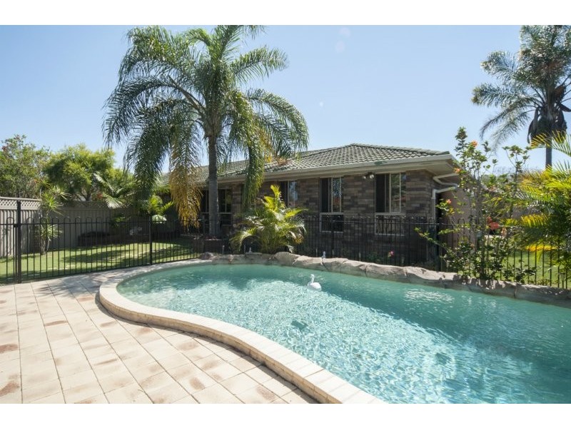 2/1 Sandra Court, Coombabah QLD 4216