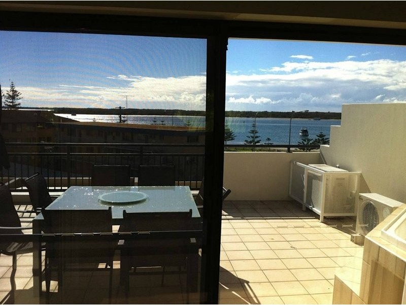 315/392 Marine Parade, Labrador QLD 4215