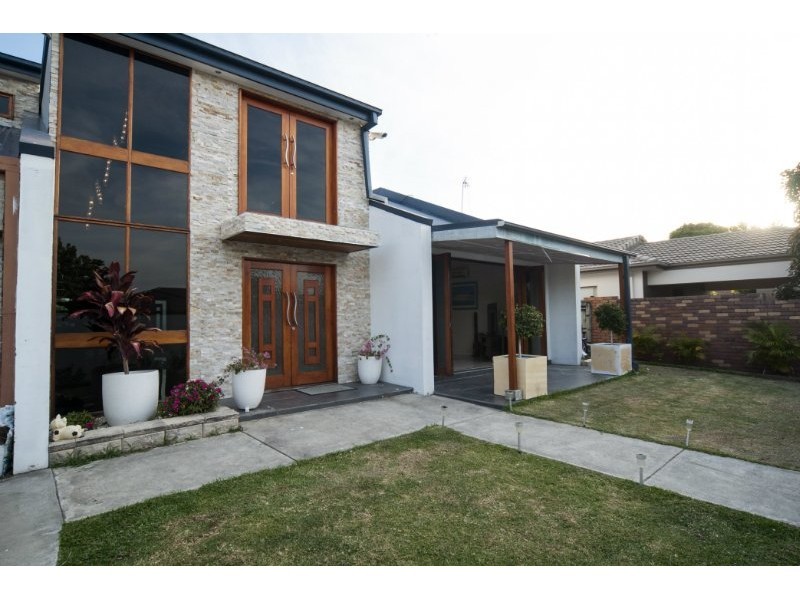 6 Karema Crescent, Runaway Bay QLD 4216