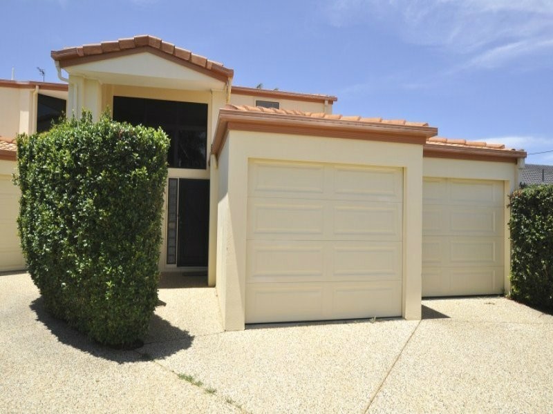 2/48 Vaggelas Cescent, Biggera Waters QLD 4216