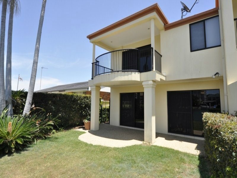 2/48 Vaggelas Cescent, Biggera Waters QLD 4216