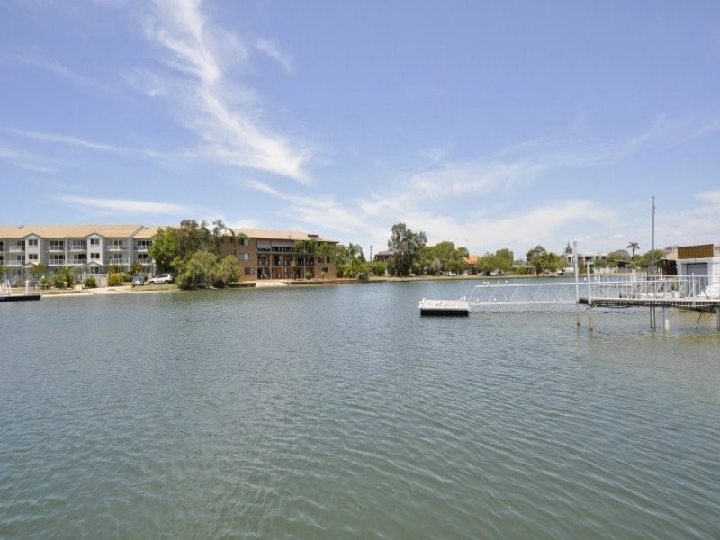 2/48 Vaggelas Cescent, Biggera Waters QLD 4216