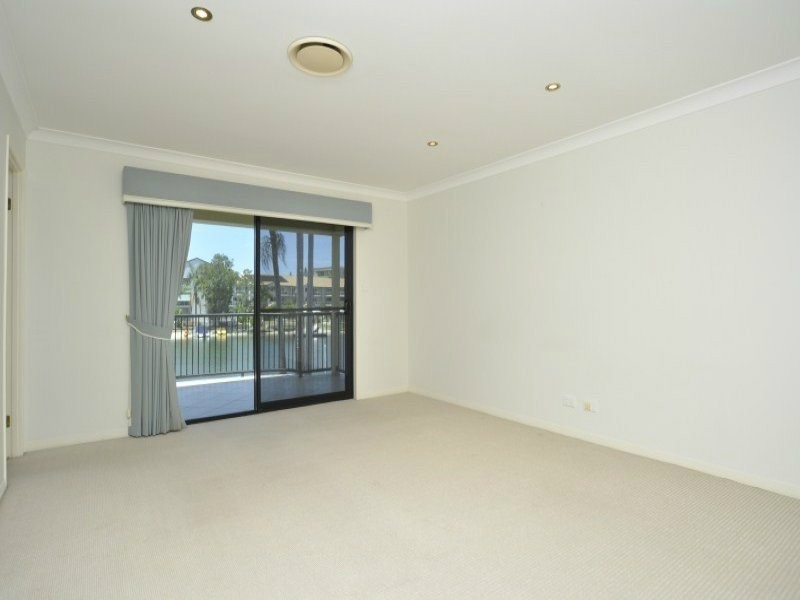 2/48 Vaggelas Cescent, Biggera Waters QLD 4216