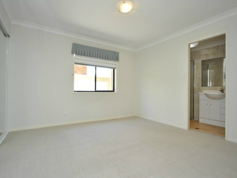 2/48 Vaggelas Cescent, Biggera Waters QLD 4216