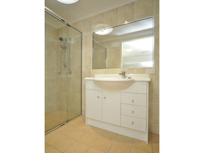 2/48 Vaggelas Cescent, Biggera Waters QLD 4216