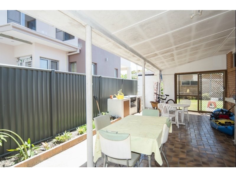 2 Helena Street, Biggera Waters QLD 4216