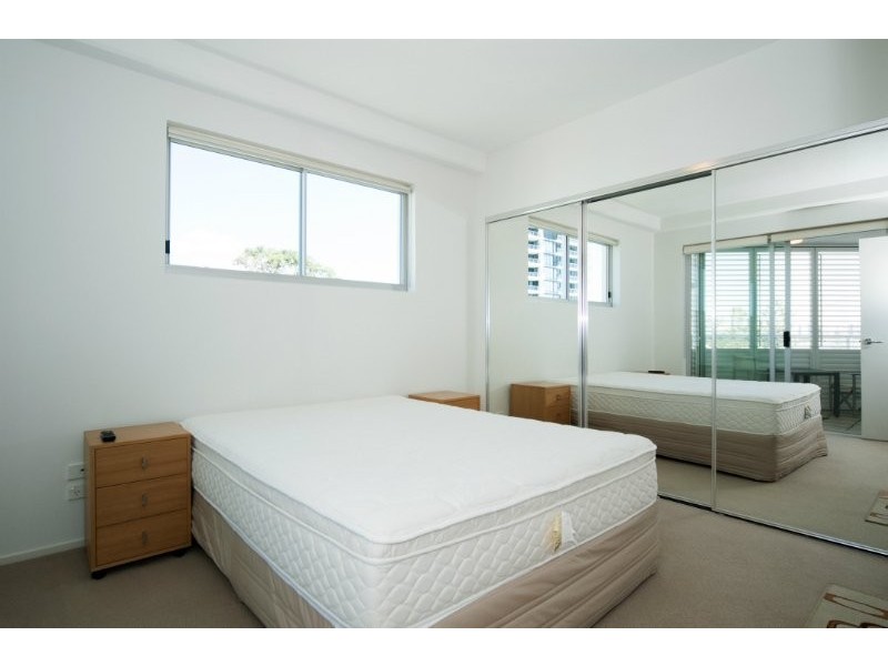 27/242 Marine Parade, Labrador QLD 4215