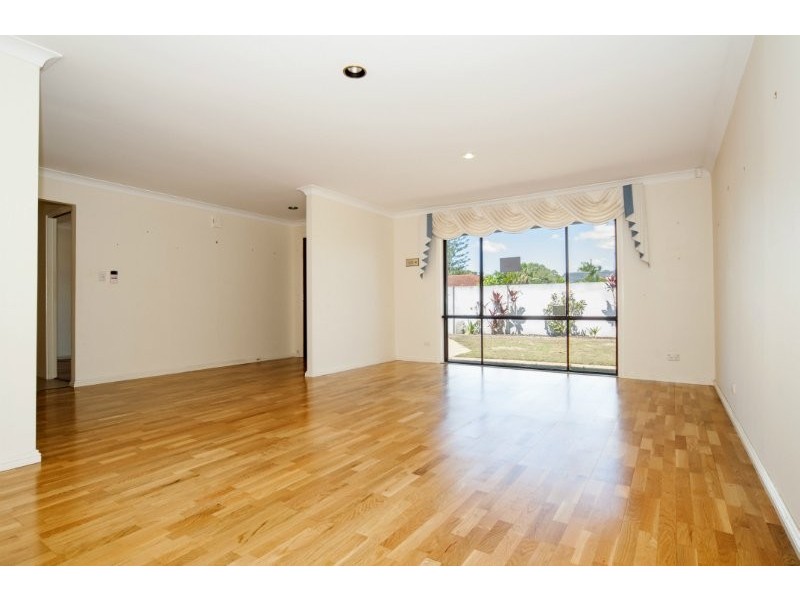 32 Port Drive, Mermaid Waters QLD 4218