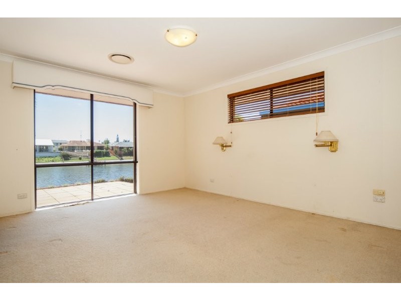 32 Port Drive, Mermaid Waters QLD 4218