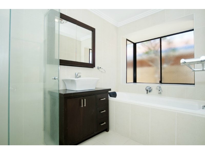 32 Port Drive, Mermaid Waters QLD 4218