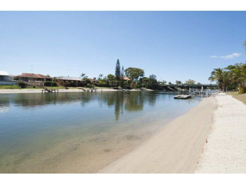 32 Port Drive, Mermaid Waters QLD 4218