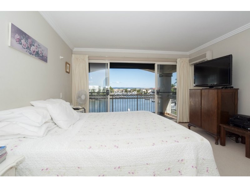 49/76 Bayview Street, Runaway Bay QLD 4216