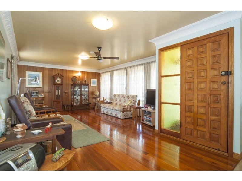 12 Waratah Avenue, Biggera Waters QLD 4216